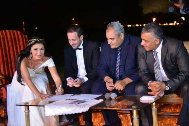 نجلاء بدر تحتفل بزواجها برفقة المشاهير