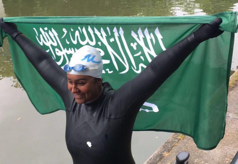 طبيبة سعودية تقطع 101 ميل سباحة .. تعرّف عليها؟