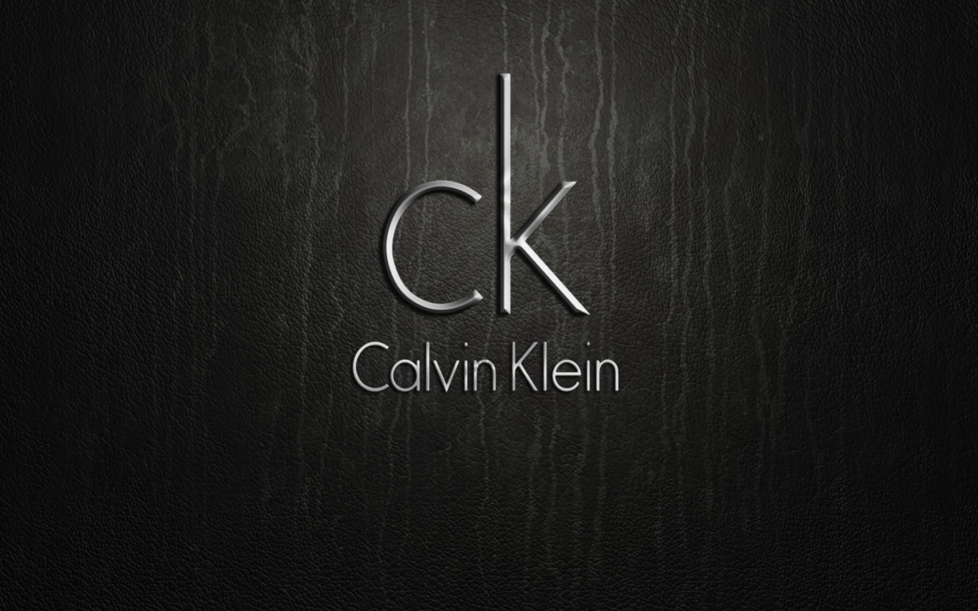 الأبيض يزين مجموعة "Calvin Klein" لربيع 2017