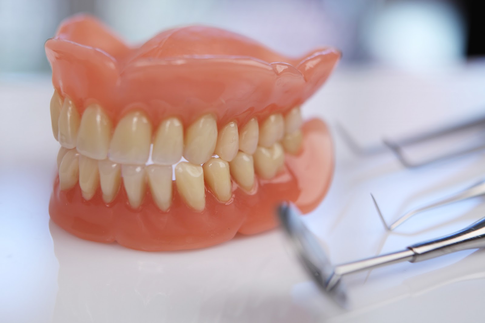 9 علامات تدل على أن أسنانك في خطر