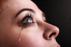 5 فوائد للبكاء.. تعرَّف عليها