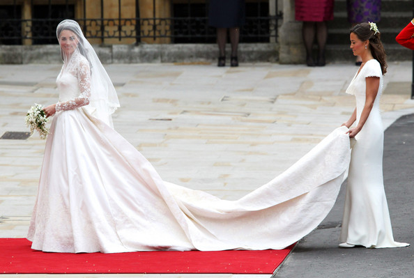 أجمل إطلالات عروس لندن القادمة.. صاحبة الجاذبية الملكية
