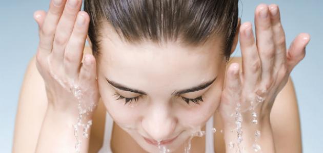 3 فوائد صحية لغسل الوجه بالماء البارد