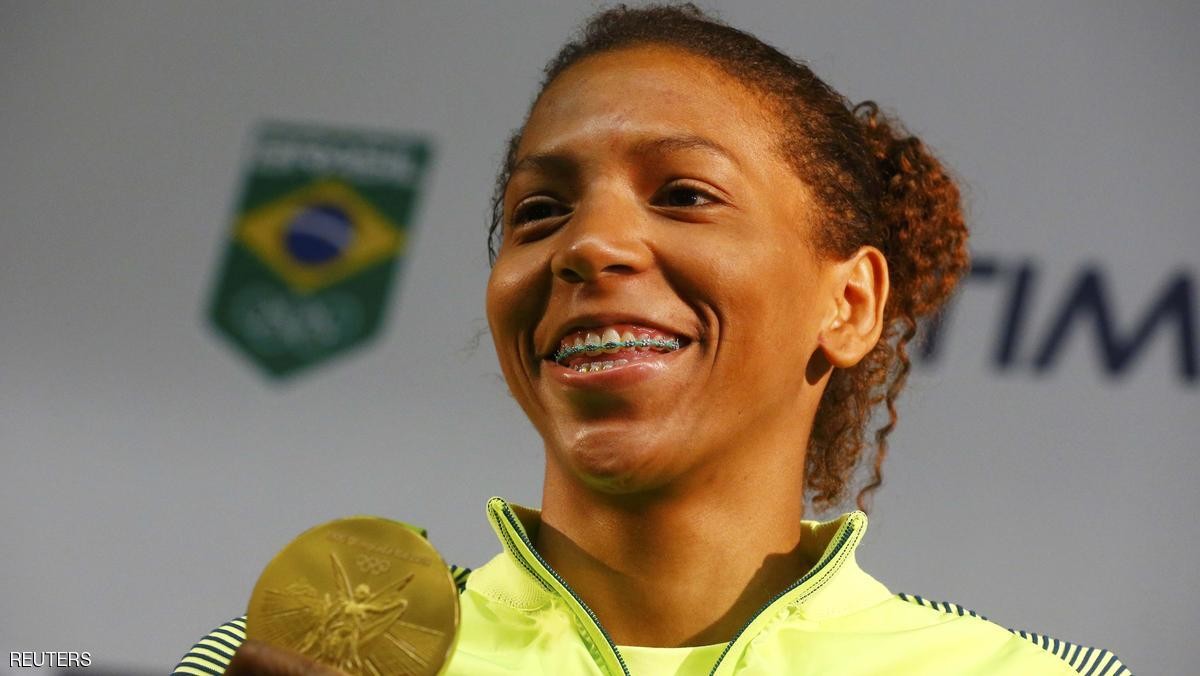 فيديو : مصارعة برازيلية تبكي بسبب العنصرية وتحقق ميدالية ذهبية !