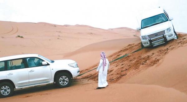 شاهد .. فيديو من صحراء السعودية يثير صحيفة بريطانية