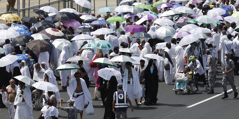 بالفيديو.. سعودي وفلسطينية يبتكران مظلة ذكية للحج