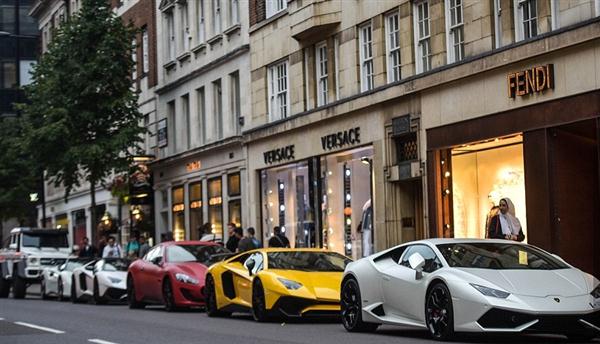 بالصور.. سيارات العرب الفاخرة تغزو لندن وتثير جدلا واسعا
