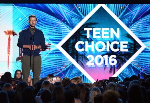 "جاستين تيمبرلك" يستشهد بـ"محمد علي كلاي" في حفل "Teen Choice Awards"..فماذا قال؟