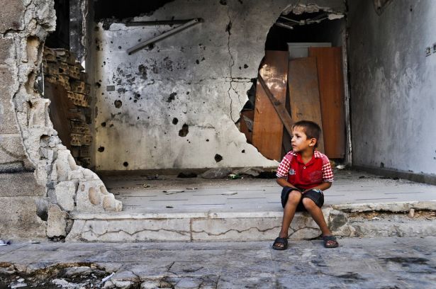 فيديو : مذيعة قناة عالمية تبكي بسبب طفل سوري‎