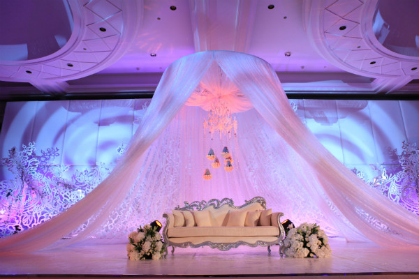 سعوديون يفاجئون مقيماً مصرياً في حفل زفافه‎