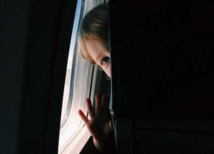 7 طرق لتسلية طفلك والتخلص من صراخه في  الطائرة