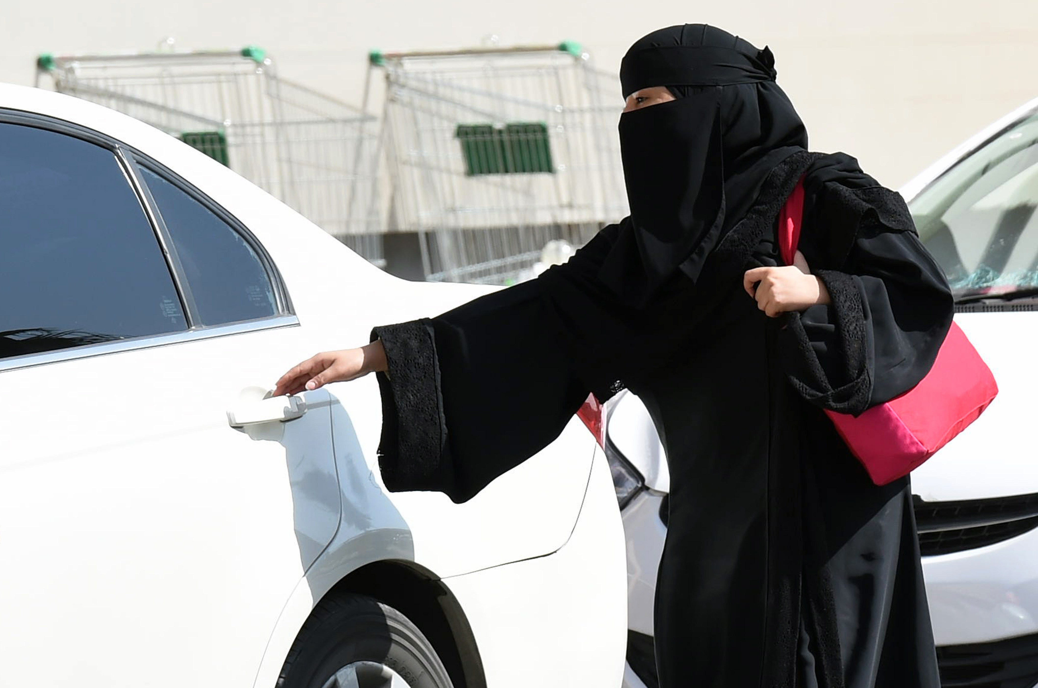 وزارة النقل السعودية تعتزم منع تجول سيارات الأجرة بشوارعها