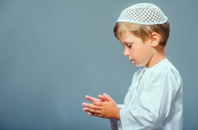 7 خطوات لتحبب طفلك في الصلاة ..جربها مع أطفالك