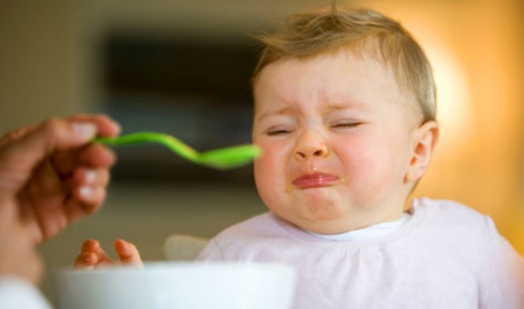 دراسة تحذّر .. لا تطعمي طفلك وأنت جائعة.. نتائج مثيرة