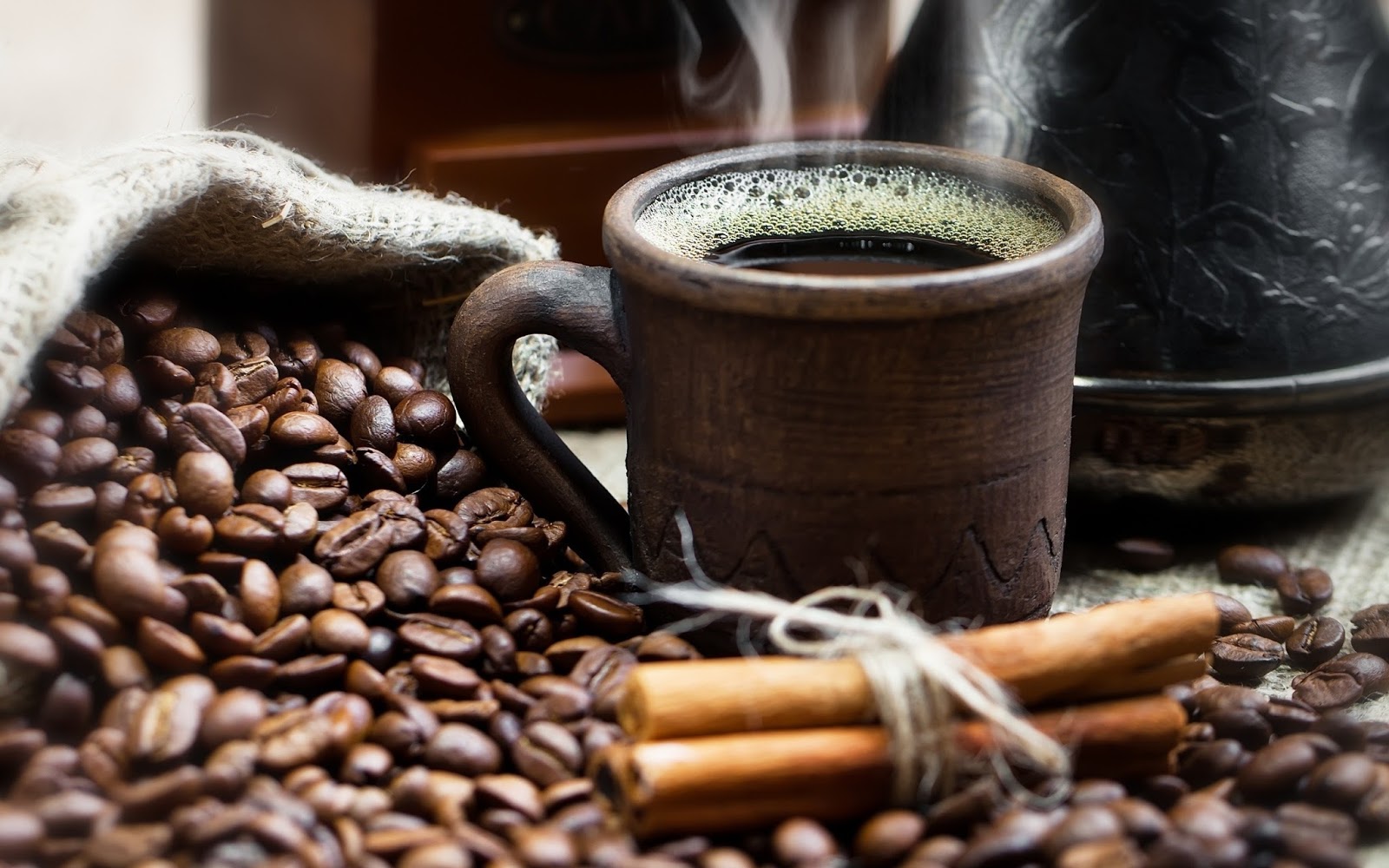 في اليوم العالمي للقهوة .. 6 أغانٍ برائحة البن
