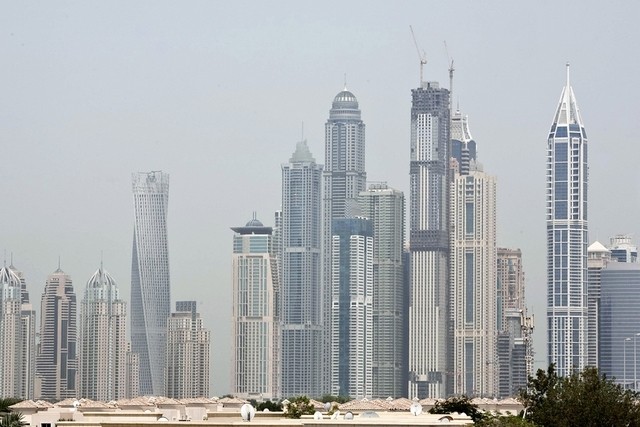 فيديو "المقلاع البشري" في دبي يثير الجدل.. حقيقي أم مفبرك!