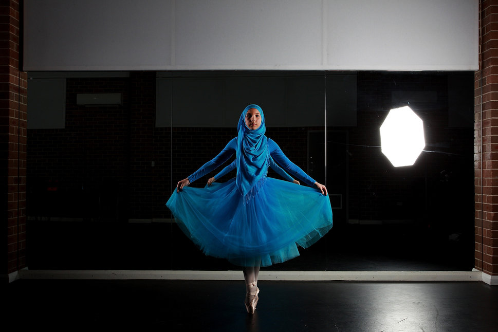 صور ستيفاني كورلو .. أول راقصة باليه محجبة تغزو العالم