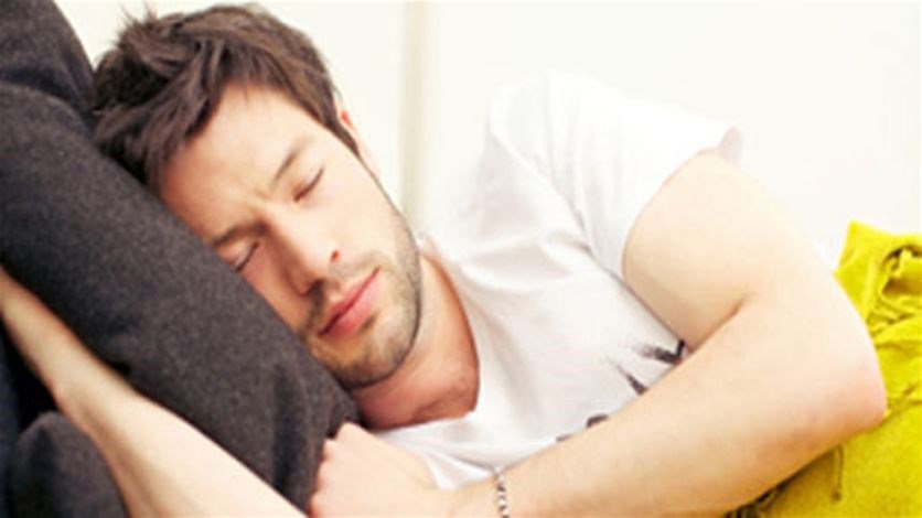 هل تنام على جنبك؟.. 5 نصائح صحية لـ النوم مثالي