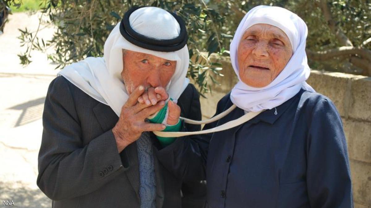 لبنانية تشيع جثمان أبنها الأصغر وعمره 86 عاما.. فكم عمرها؟