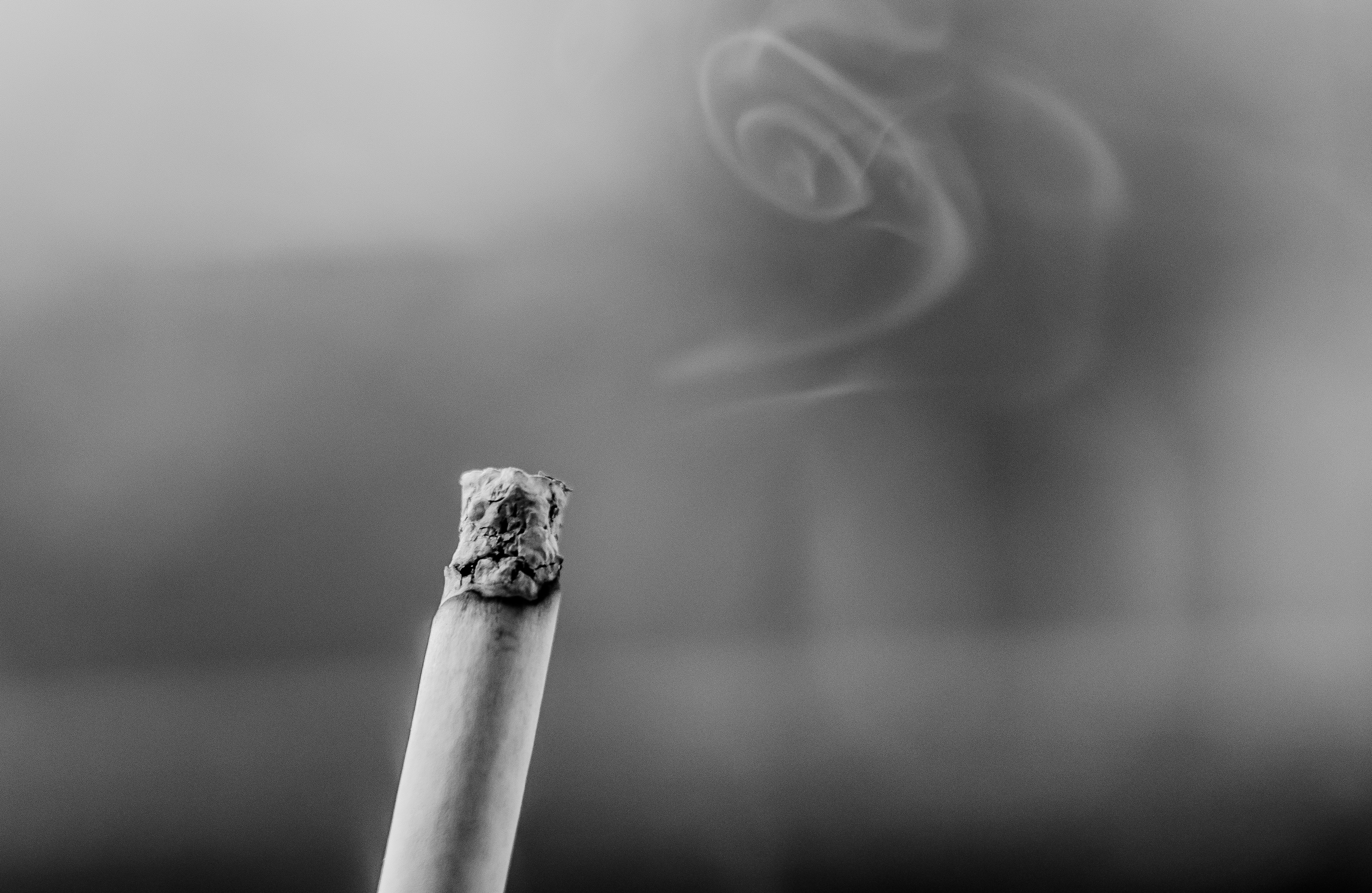 بالصور.. 10 إعلانات إبداعية تكشف مخاطر التدخين