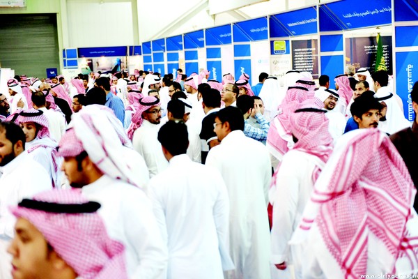 بعد ارتفاع معدل البطالة .. 200 ألف وظيفة للسعوديين