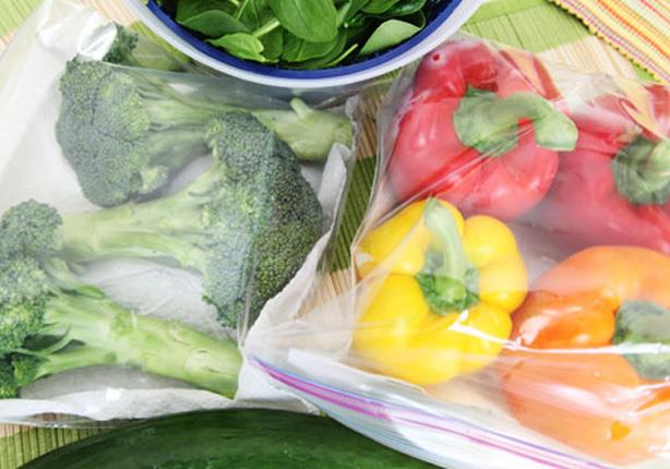 هذه مخاطر تناول الخضراوات المحفوظة بأكياس بلاستيكية.. احذرها