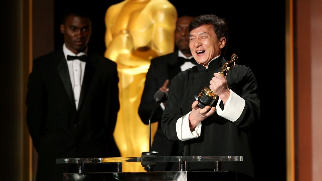 جاكي شان يحصل على أرفع جائزة في هوليوود.. تعرف على تعليقه المضحك!