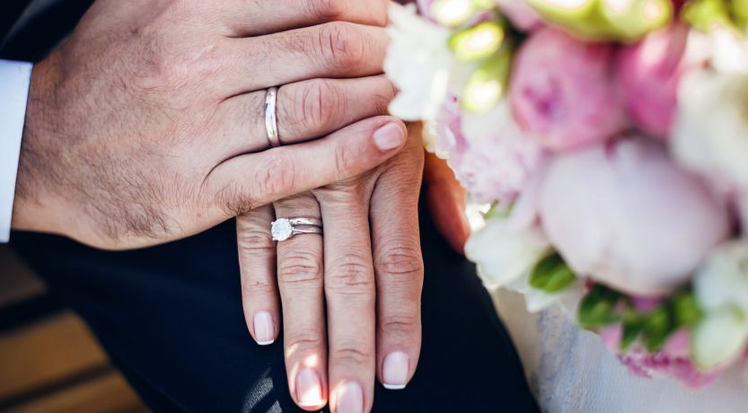 6 حقائق عن خاتم الزواج .. هذا سر وضعه في اليد اليسرى