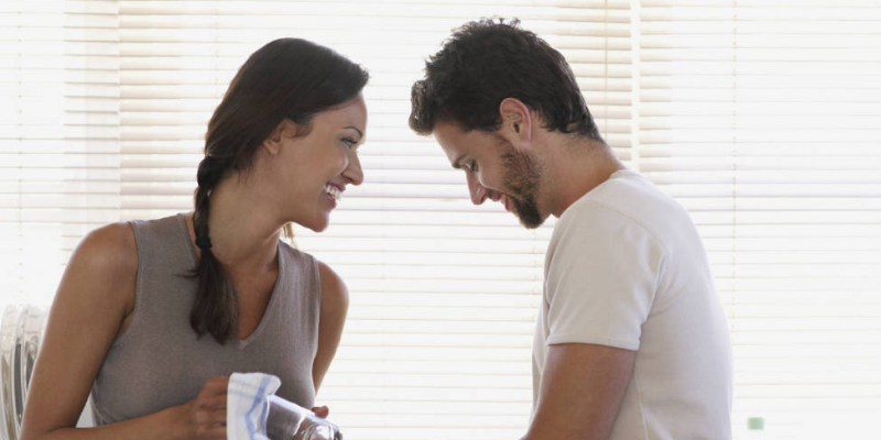 كيف تقسمين الأعمال المنزلية مع زوجك؟.. 8 إرشادات