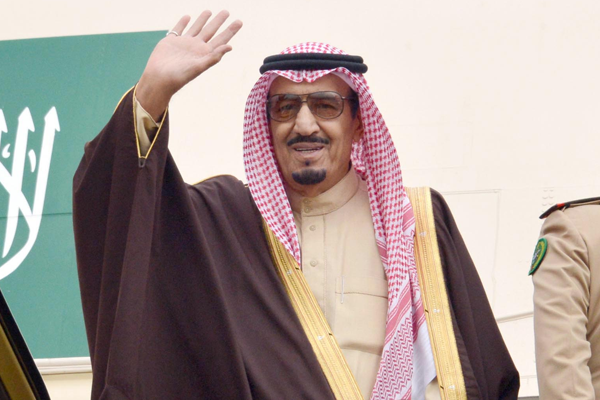 بالفيديو.. الملك سلمان يستدعي الشاعر البحريني مشعل الحارثي!