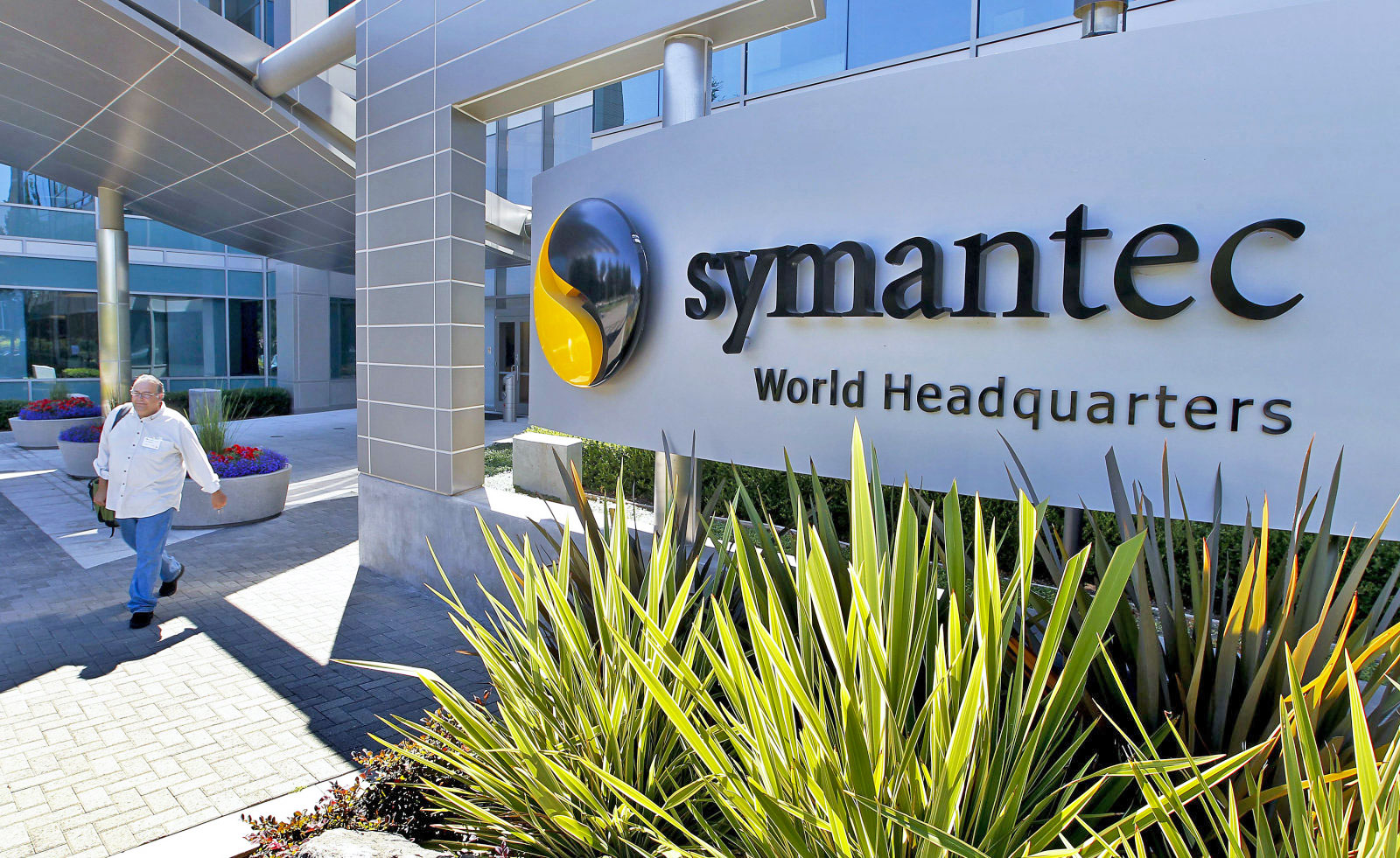 كيف تتغلب على الثغرات الأمنية في برامج Symantec وFoxit" "؟