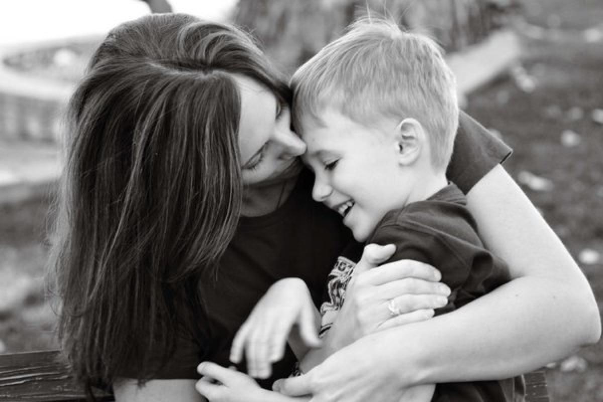 أشهر جمل الأمهات التي تشوه علاقتهن بأبنائهن