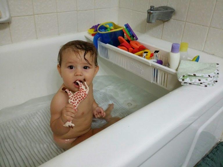 حيّل سهلة تحبب طفلك في الاستحمام .. اخلطي النظافة بالمرح