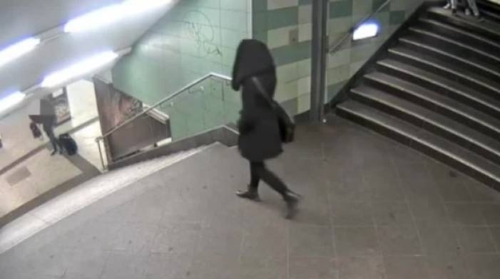 بالفيديو.. الكشف عن هوية السفاح راكل المرأة المحجبة في ألمانيا