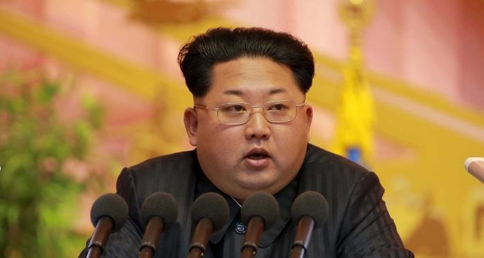 لأول مرة.. زوجة زعيم كوريا الشمالية تظهر في تدريب قتالي - شاهد