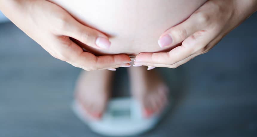 10 أمور تسبب زيادة وزن المرأة أثناء الحمل