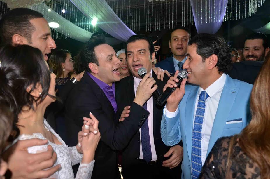 نجوم الغناء يشاركون محمد نور فرحته بزفاف شقيقه