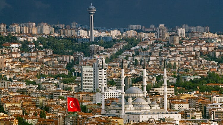 ما تأثير هبوط الليرة التركية على الاستثمارات السعودية في أنقرة؟