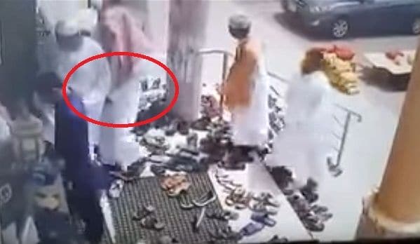 لصوص المساجد .. فيديو يوثق سرقة مصلين في جدة