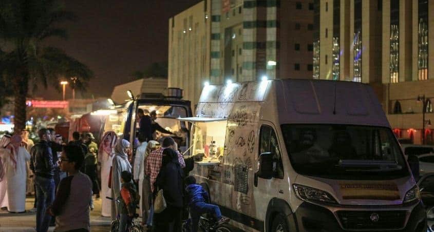 أمانة الرياض تدعم الشباب في مشروع عربات الأطعمة المتنقلة