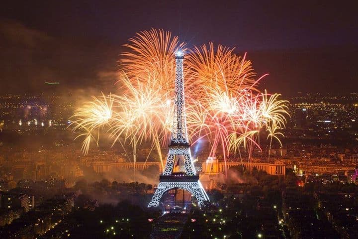 فرنسا تشهد أغرب احتفال بالعام الجديد.. حرقوا 650 سيارة!