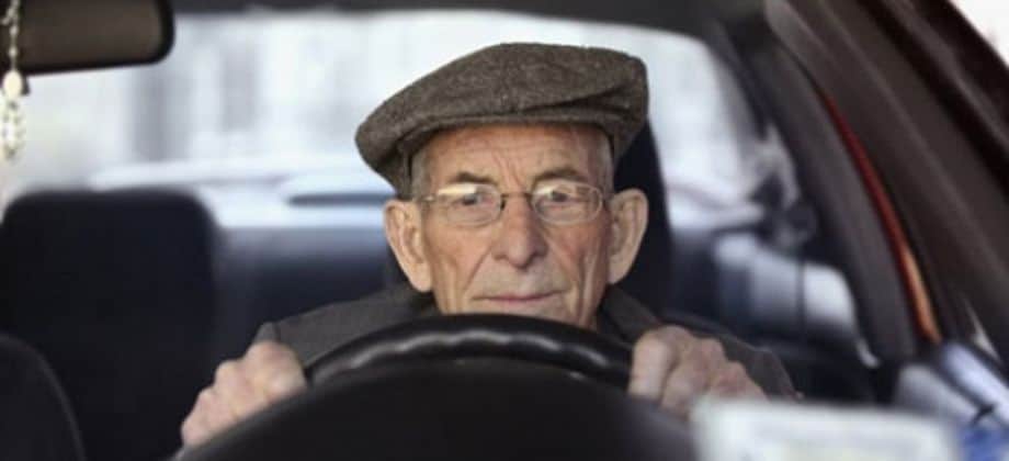متى يسمح للمسنين بقيادة السيارة بأنفسهم؟
