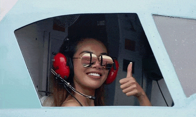 بالفيديو .. فتاة تسجل لحظاتها الأخيرة على الطائرة قبل سقوطها ‎