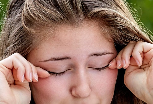 هل تعاني من جفاف العين ؟.. 7 أسباب رئيسية