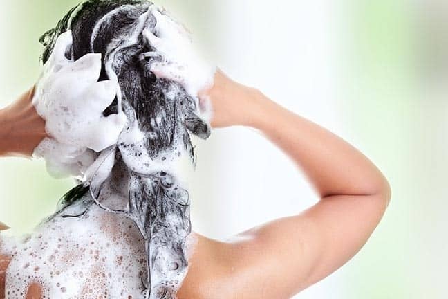 كم مرة يجب عليك غسل شعرك؟