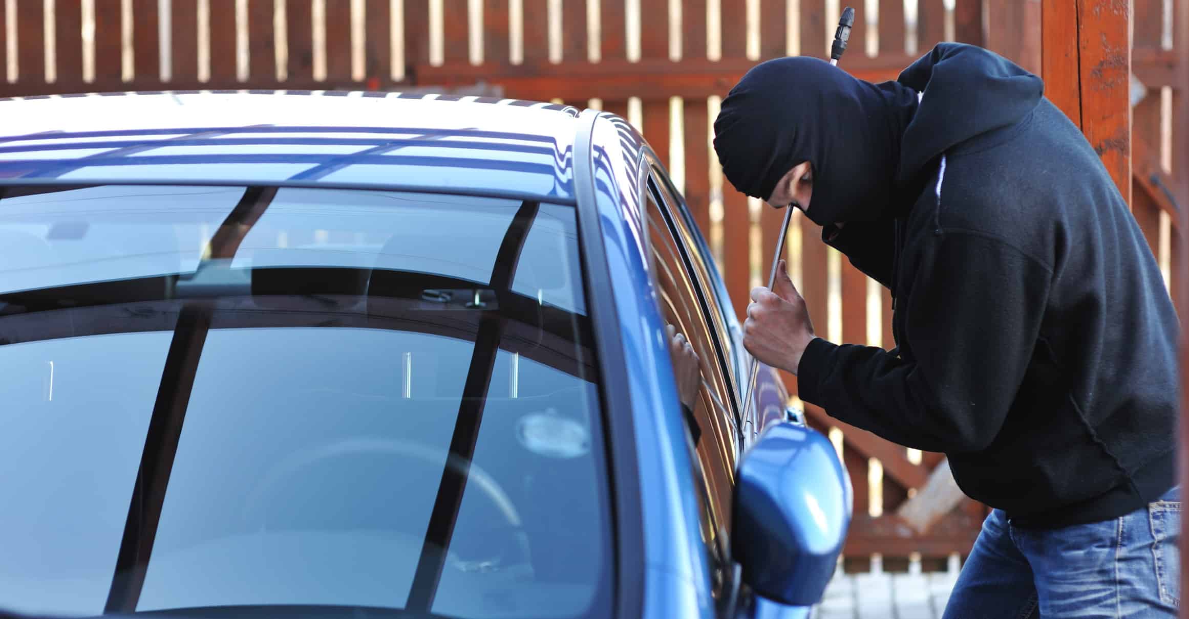 كيف تحمي سيارتك من السرقة ؟.. الطرق البدائية لا تزال فعالة