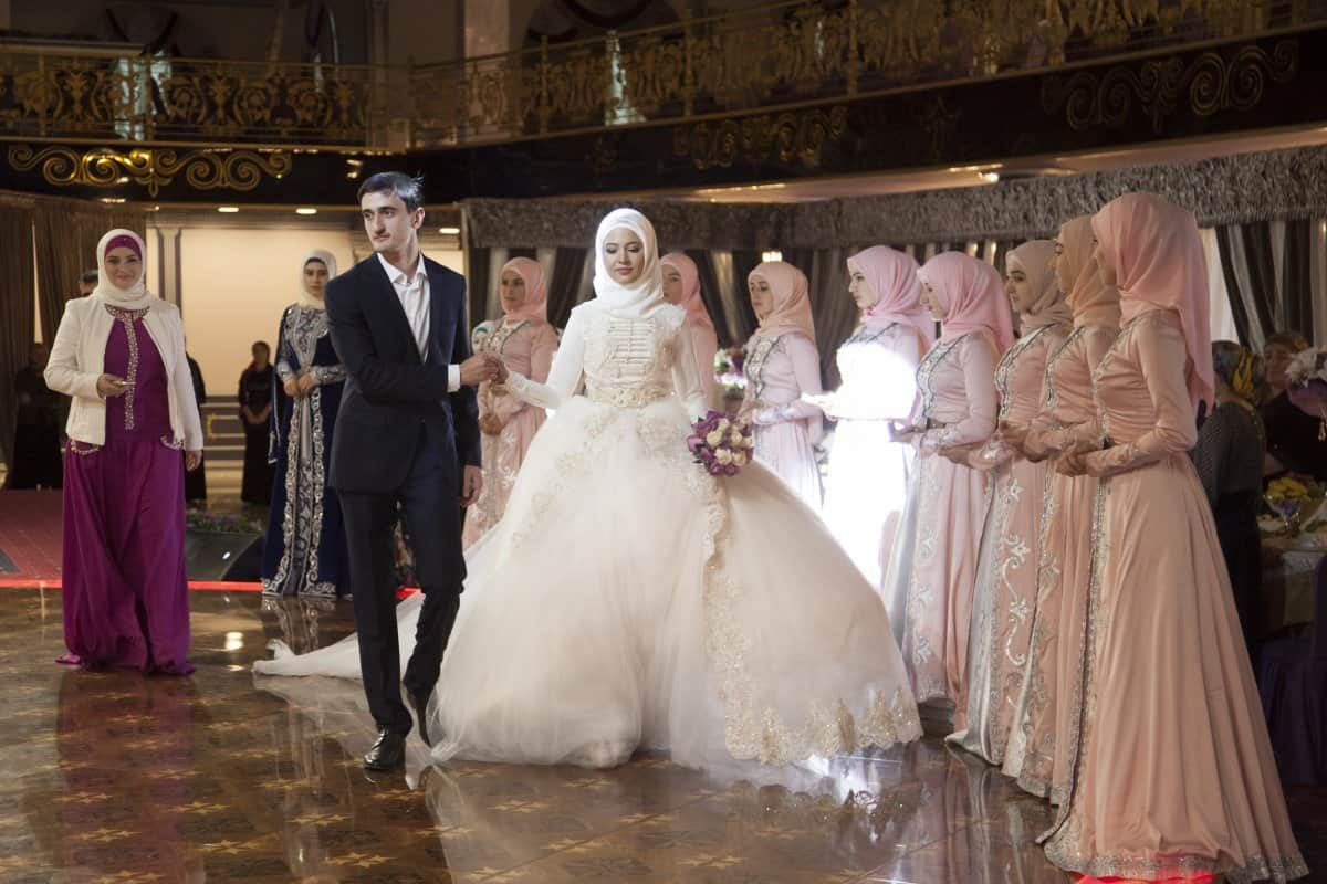 بالصور .. شاهد فساتين الزفاف حول أنحاء العالم‎