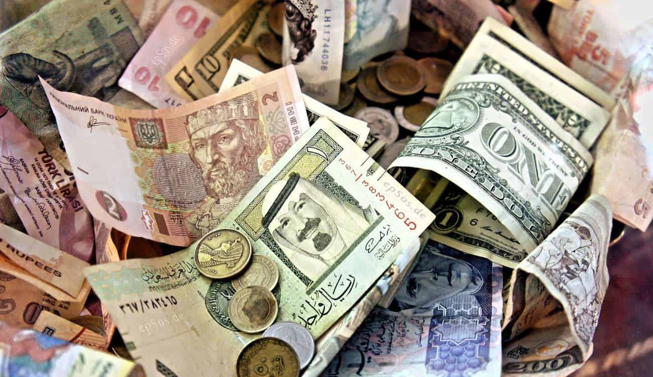 الريال السعودي يتصدر المشهد في سوق العملات المصرية