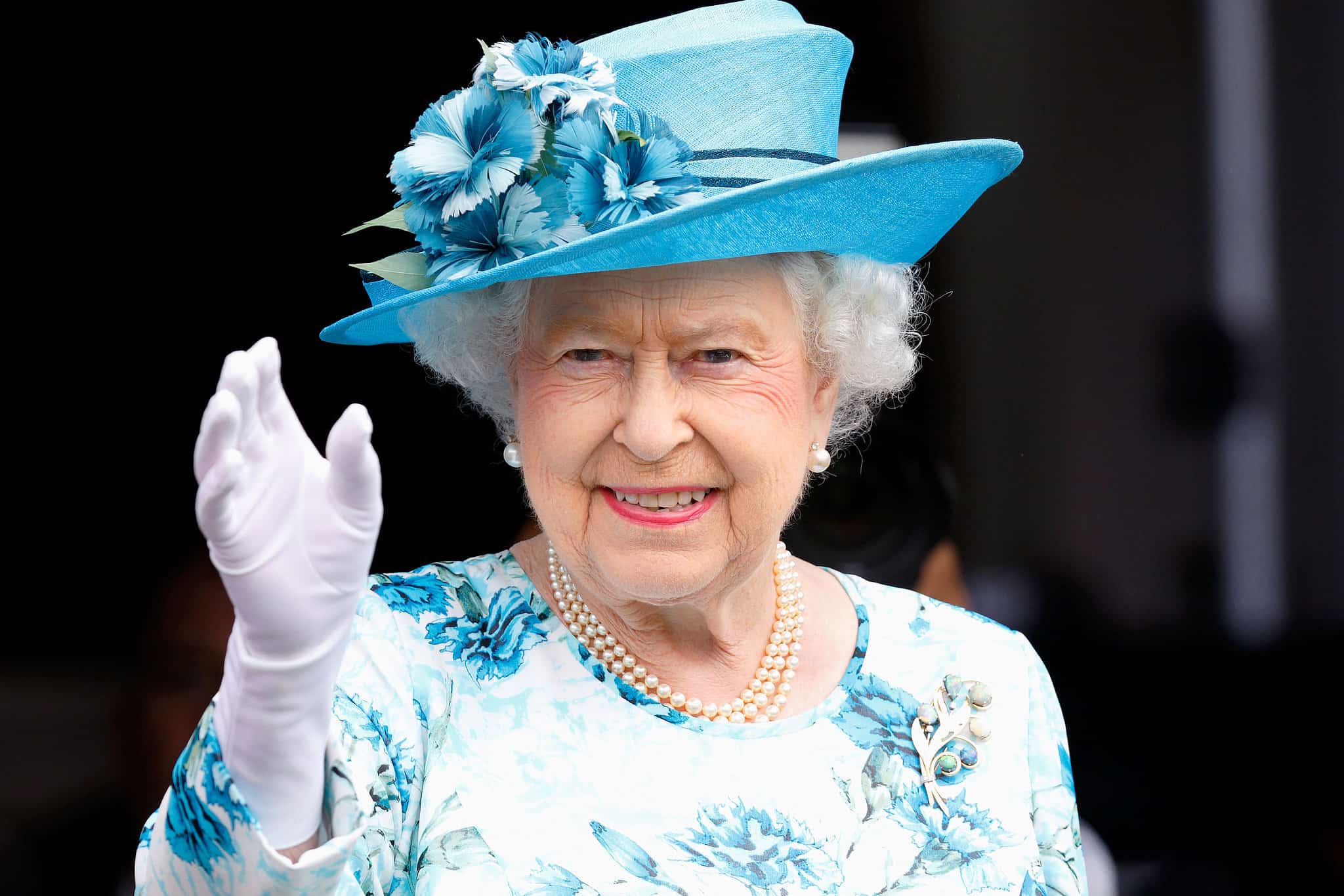 الملكة إليزابيث تطلب مديرا لحساب "تويتر".. تعرف على الشروط والراتب