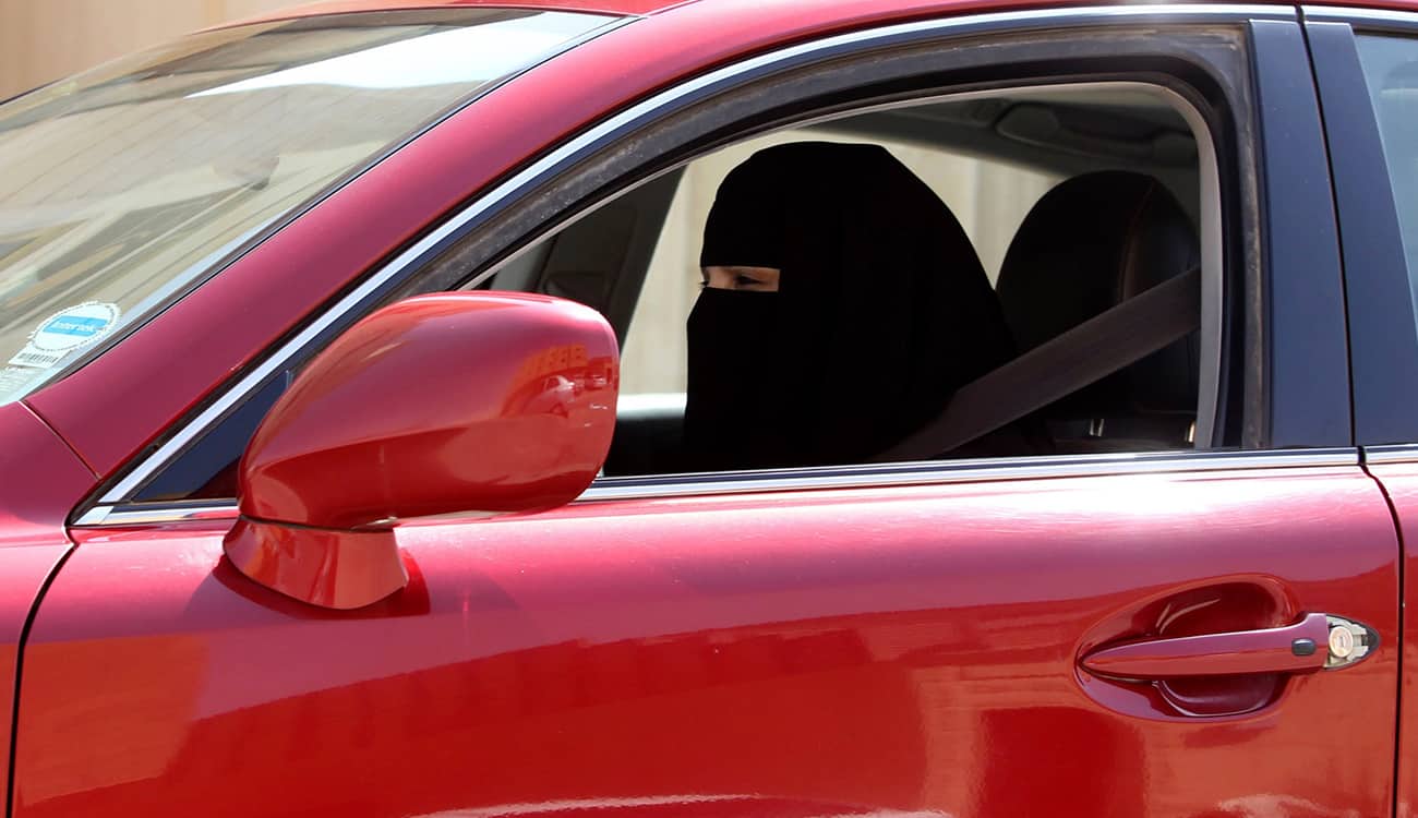 الانتهاء من استطلاع رأي حول قيادة المرأة السعودية.. هل تتوقع النتيجة؟